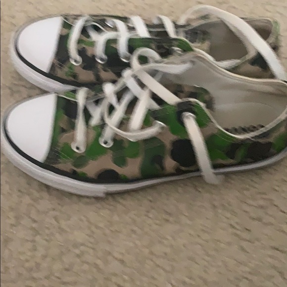Converse Camo Chuck Taylors! Like New with Box! - Picture 2 of 4